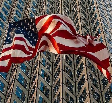 العاصفة الشتوته مصحوبة بالثلج تلغي 1300 رحلة لامريكا 
